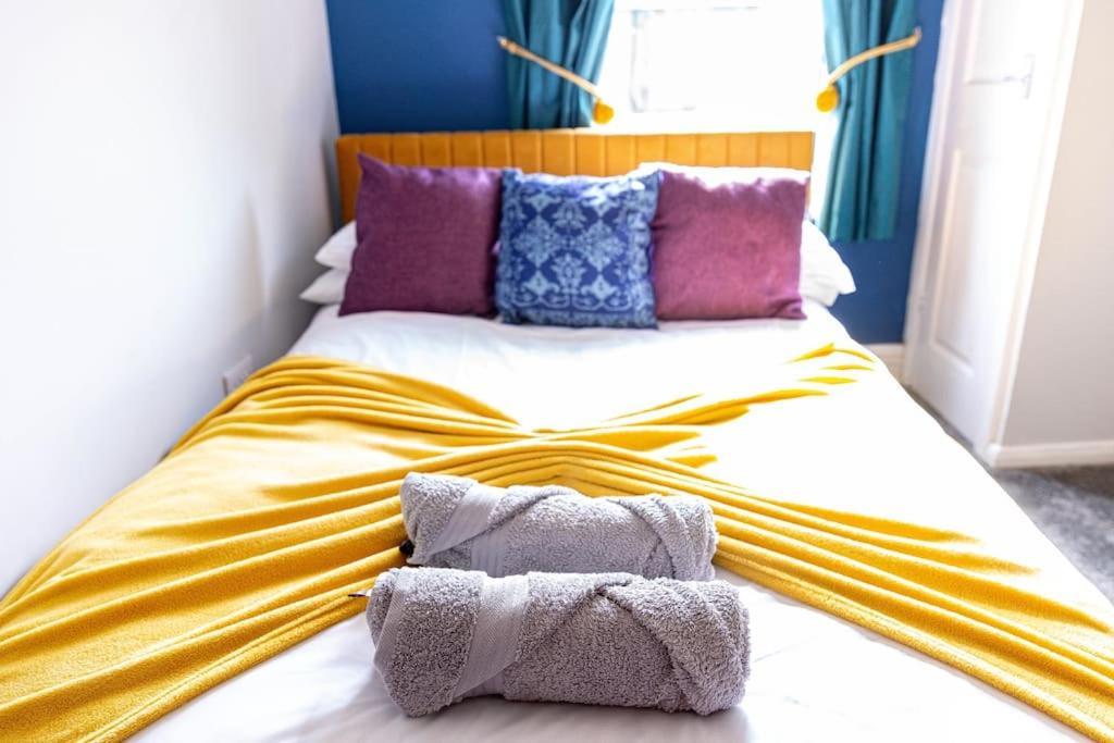 Glasswing Stays Liquorice Lodge Castleford Ngoại thất bức ảnh